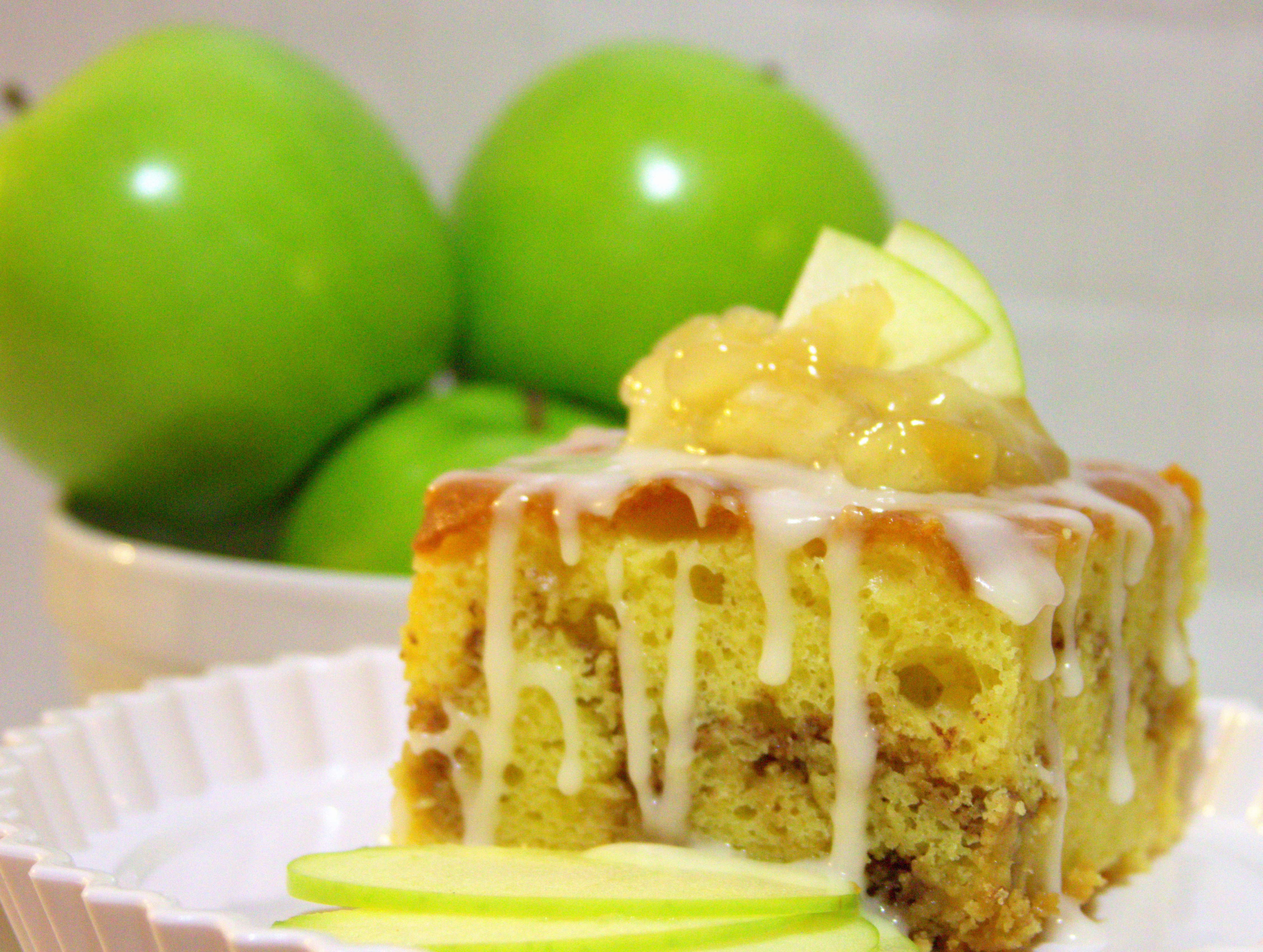 Honey Bun Apple Cake