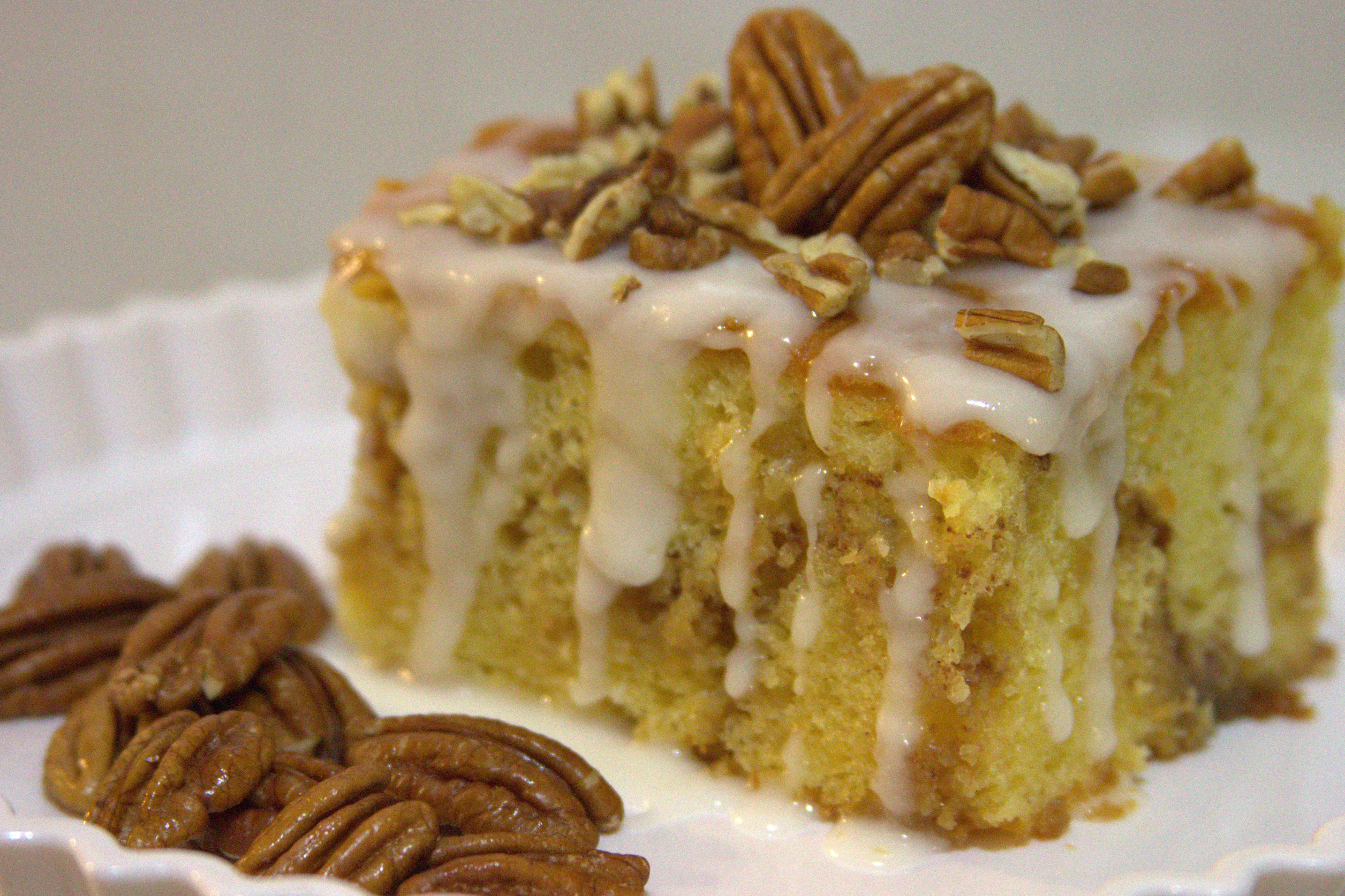 Morris' Honey Bun Nut Cake